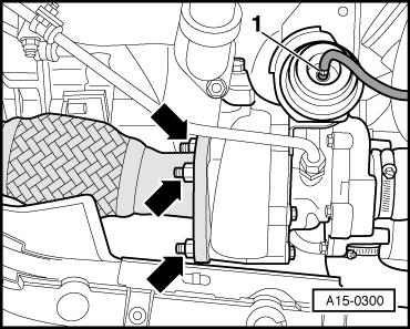 La figure montre la configuration sur les lettres-repères de moteur AFN/AHH. Desserrer la douille de blocage avant de l'échappement. Pousser la douille de serrage vers l'arrière.