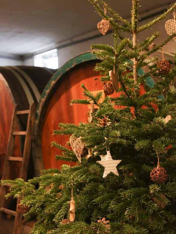 Ambiance de fête dans les caves de Noël Les viticulteurs du Pays de Ribeauvillé et Riquewihr vous accueillent et vous font partager l amour de leur métier.