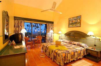 Hébergement 447 Chambres Standard de 30 m² vue jardin ou vue mer ( ) dont 110 réservées au Club Lookéa réparties dans de petits bâtiments caribéens de 3 étages avec terrasse ou balcon.