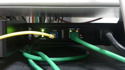 Le routeur orange est connecté sur le port 25 en 10 Mb/s Full Duplex.