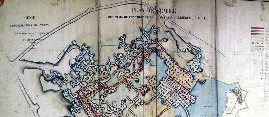 Le 10 septembre 1841, une ordonnance du roi Louis-Philippe déclare les travaux d utilité publique. La supervision de l ensemble est confiée au général Dode de la Brunerie. Seize forts sont construits.