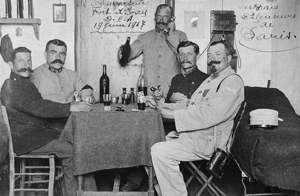 Tous droits réservés Divers régiments se succèdent au fort dans la première moitié du XXe siècle, notamment le 21e régiment d infanterie coloniale, dont les cuisiniers posent en 1903 avec leur