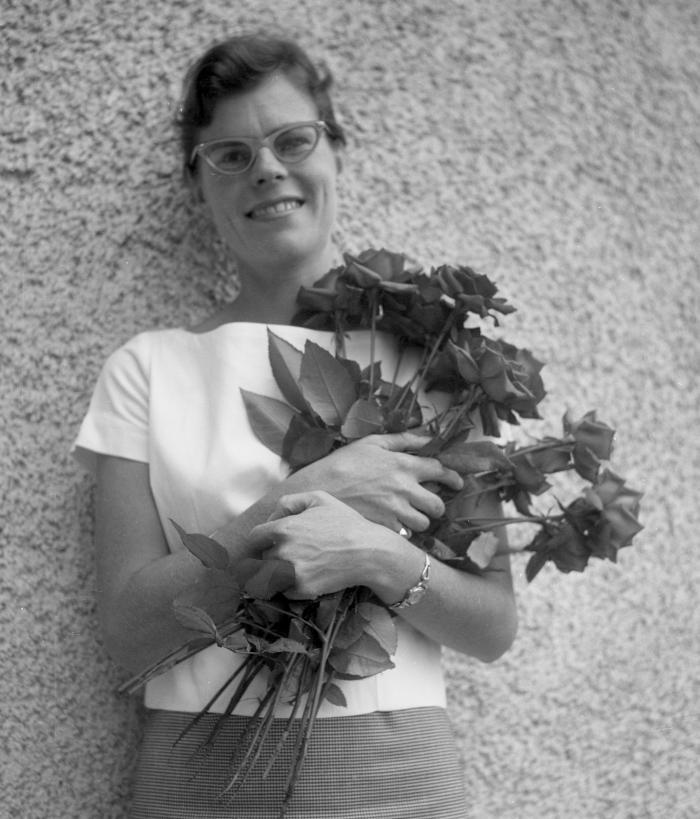 Paul-Bovée 29 Marie-Rose Zuber (1929-1991) série 1945 Enseignante au Collège Née en 1929, elle a obtenu le brevet d'enseignement primaire en 1949 et le brevet d'enseignement secondaire avec dessin en