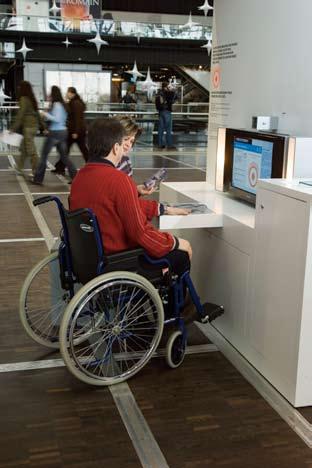 < 1,30 m > 0,90 m > 0,70 m 1,30 m 9 Les interrupteurs et prises La hauteur des prises doit permettre leur utilisation par des personnes en fauteuil roulant.