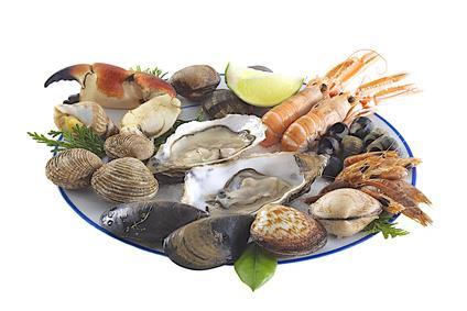 Les meilleures sources alimentaires qui contiennent du cuivre sont les mollusques, les crustacés, les viandes et volailles, le chocolat noir et les légumineuses.