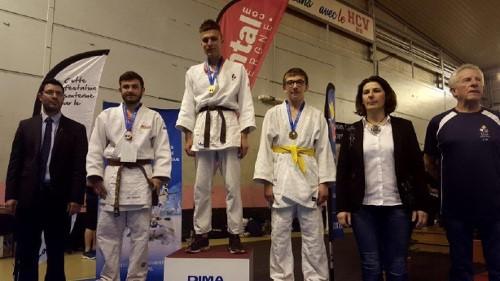 ACTUALITÉS SPORTIVES Qualifié pour les championnats d Europe par Yoann CHODOT, président de l Association du Judo-Club du Bayonnais (AJCB) V oilà maintenant quatre ans que les judokas de l AJCB,