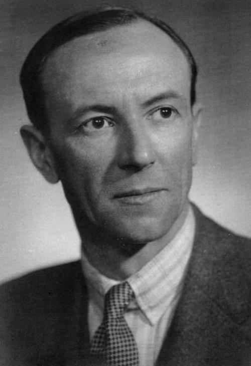 James Chadwick, (1891-1974) découvre dans le noyau des atomes, en 1932, une