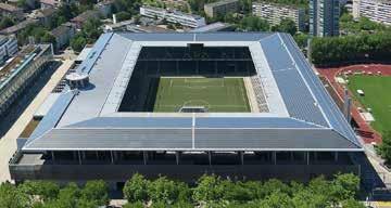 In der Schweiz ist aber nicht alles Gold, was glänzt: Die Solarpaneele auf dem Fussballstadion Letzigrund in Zürich sind suboptimal bzw.