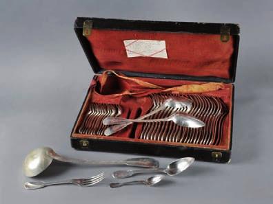 à ragoût et une louche. Modèle à filets, les spatules chiffrées. Paris 1819-1838, sauf une fourchette Minerve.