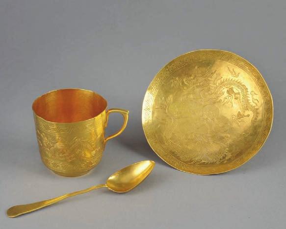 Massive gold / or massif 568 Tasse et sa soucoupe et cuillère en or 22 ct, le