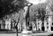 Moins de trois ans après son inauguration, et quelques mois seulement après la mort du poète, le buste est envoyé à la refonte.