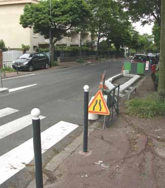 En juin, des potelets pour les personnes à mobilité réduite ont été posés aux passages piétons et à l angle de la rue du Capitaine-Paoli.