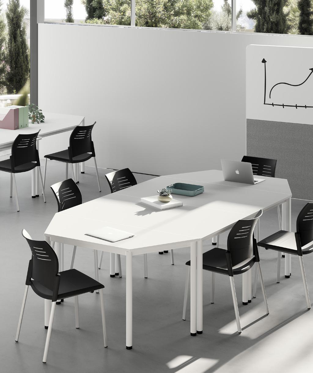 The range s joining modules enable the creation of straight (90º) or trapezoidal (60º and 120º) shapes to configure customised classrooms or meeting rooms, with designs that give the space a unique