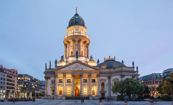 Exposition historique du Bundestag allemand Vous pouvez visiter l exposition du Bundestag allemand sur l histoire parlementaire, intitulée «Cours, contours et détours», au Deutscher Dom, sur le