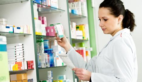 La fourniture des médicaments aux résidants d EHPAD dépourvus de pharmacie à usage intérieur est assurée par une ou plusieurs pharmacies d officine (art. R. 5126-111 à 115 du CSP).