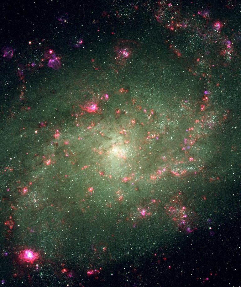 Le gaz fait donc partie intégrante de la formation des étoiles. Ci-dessous, sur la photo, les zones de formation d'étoiles sont colorées en rose.