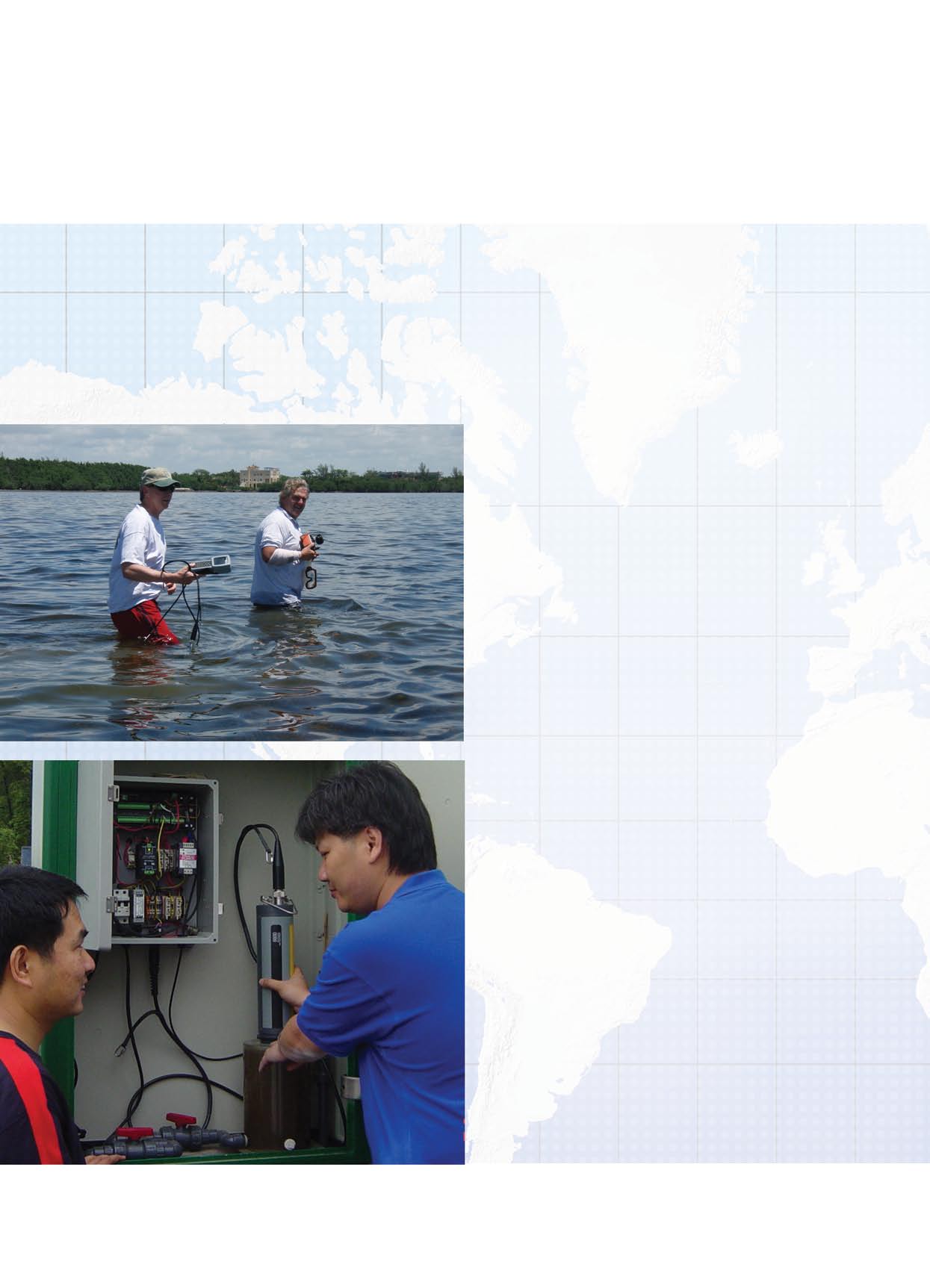 Photo en haut : Mike Lizotte (gauche), spécialiste applications d YSI, prend des mesures d oxygène lors de vérifications de performance de capteur sur une plate forme submergée en baie de Biscayne,