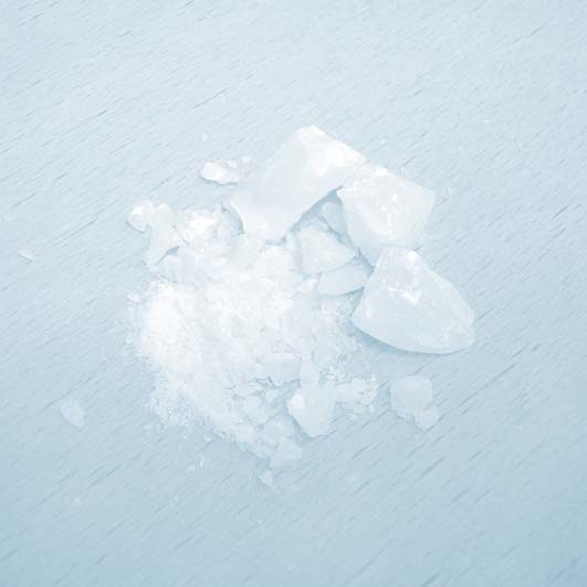 LA MÉTHAMPHÉTAMINE est un produit stupéfiant illicite, synthétisé à partir de substances chimiques, également connu sous le nom de «crystal» ou «crystalmet», «ice», «tina», «yaba».