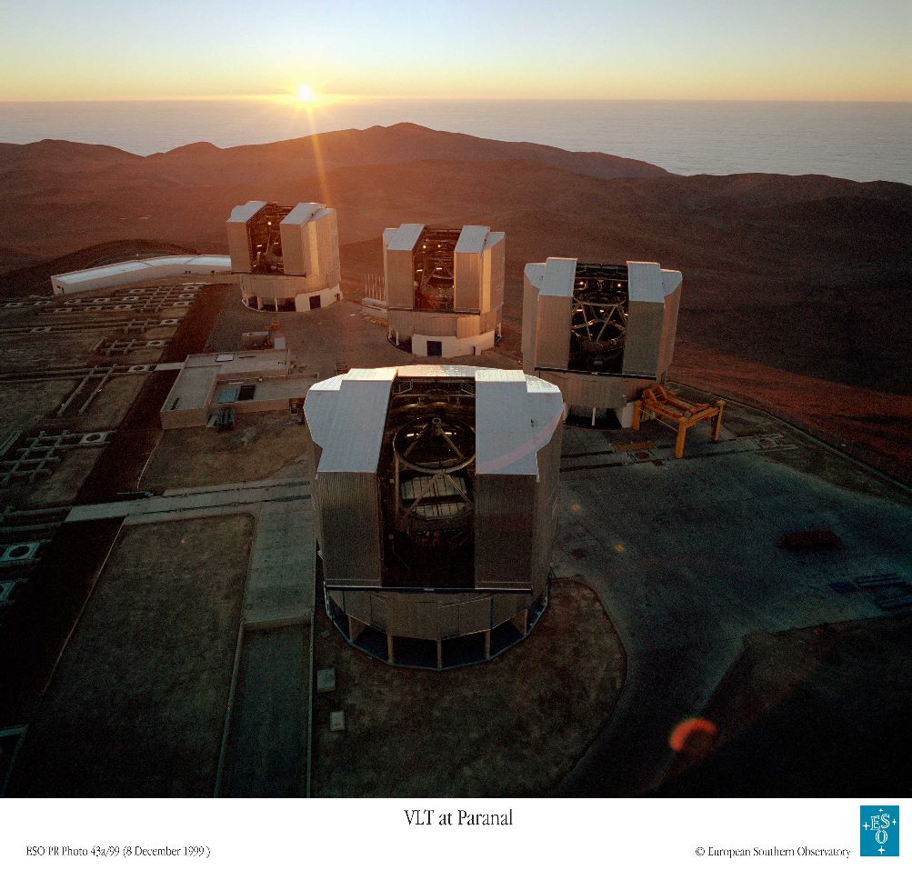 IMAGE DE LA FIN LE VLT Le plus gros télescope au monde.