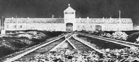 14 Doublement persécutés Les juifs sociaux-démocrates 1 Le camp d extermination d Auschwitz- Birkenau.