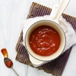Le meilleur ketchup aux tomates PRÉPARATION : 5 MINUTES CUISSON : 10 MINUTES RENDEMENT : 300 ML 1 boîte de 170 grammes Pâte de tomate 2 cuillères à soupe (30 ml) Cassonnade ½ cuillère à thé (2 ml)