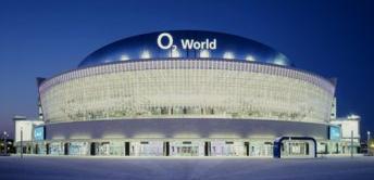 Deux grandes salles pour les grands clubs de sports intérieurs O2 World Ouverture en 2008 15 000 places Cout 165 millions d euros Multifonction Propriétaire : AEG