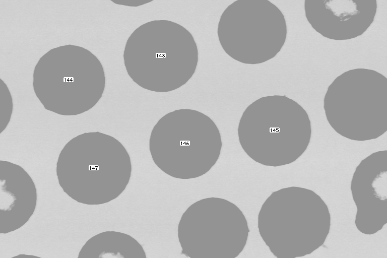 3.3. PROCÉDURE EXPÉRIMENTALE 105 (a) 60 50 (b) 100 µm histogramme 40 30 20 10 0 0.12 0.13 0.14 0.15 0.16 0.17 0.18 0.19 r (mm) Fig. 3.2 (a) Billes de verres disposées en réseau; la photographie obtenue au microscope optique est seuillée.