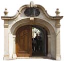 Le Premier lycée jésuite de Zagreb Les Jésuites, ordre de l église catholique connu pour ses activités scientifiques et éducatives, fondèrent en 1607 leur premier lycée qui dispensait un