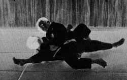 CONCLUSION Outil de stabilité et de permanence, le Kata est un lien entre tous les judokas, permettant de transmettre de génération en génération la technique, l esprit et les principes du judo.