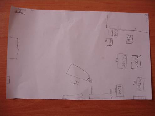 Par exemple, Nathan a tracé un plan sur lequel on peut voir le coin CE1 beaucoup plus grand que le coin