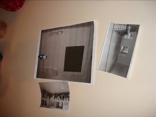Atelier 2 : situer les photos des coins de la salle autour d une photo de la maquette.