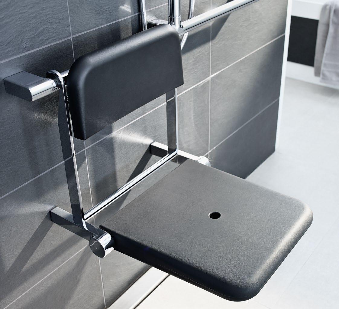 LE CONFORT SANS COMPROMIS. Sûr, confortable, esthétique: les sièges rabattables pour la douche offrent un confort optimal pour les soins du corps quotidiens.