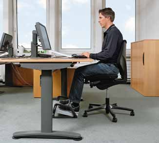Variante 2: plan de travail non réglable en hauteur Mettez le dossier du fauteuil en position verticale, asseyez-vous en prenant soin d occuper toute la surface de l assise et calez le dos contre le