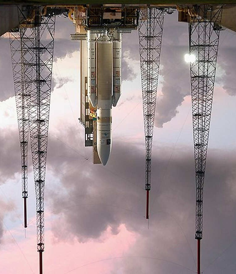 La fusée Ariane 5 ECA La nouvelle fusée Ariane 5 ECA, lancée le 12 février 2005 du Centre spatial guyanais de Kouros, a placé sur leur orbite les deux satellites qu elle emportait.