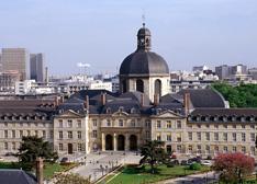 les Universités Panthéon-Assas, Paris-Sorbonne et Pierre et Marie Curie le Muséum National d'histoire Naturelle, l'insead et l UTC.