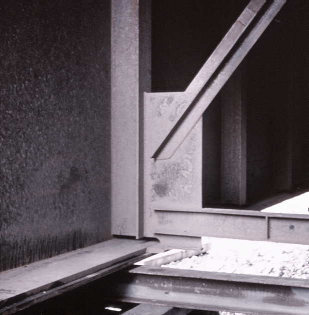 assemblage par boulons à serrage contrôlé Dans la période 1960-1970, apparaissent : les aciers dits à haute limite élastique (HLE) avec des épaisseur de tôles jusqu à 150 mm (E 355, E 390, E 420 et E