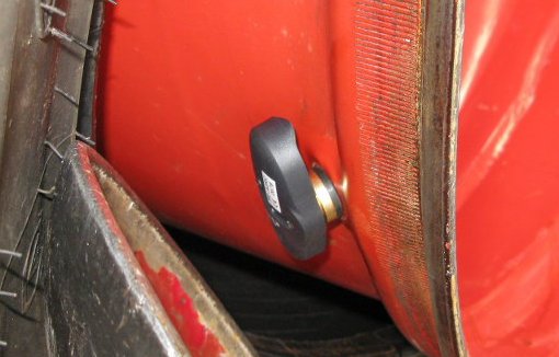 Un système de surveillance de pressions uniquement conçu pour les pneus agricoles? Le capteur monté sur tige de valve s adapte parfaitement aux trous de jantes ETRTO V5.01.