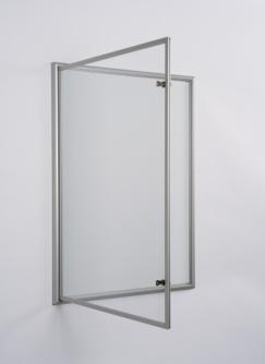 Panneau d affichage Panneau d affichage Format 4 x 4 aluminium avec vitre plexi. Fond aimanté avec 8 aimants et clé. Autres formats sur demande.
