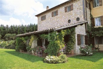 Villa - OMBTOD 1123 - Italie» Ombrie» Todi 8 Personnes - 4 Chambres Description de la propriété Belle villa indépendante, située en haut d'une colline, qui domine les vallées et les collines et qui