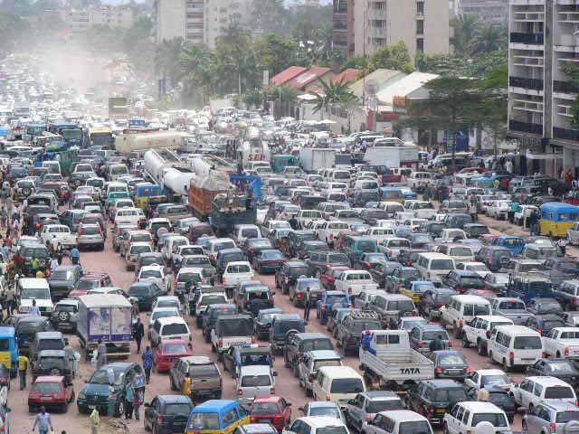 Rôle particulier de la sécurité routière Kinshasa Le transport routier de marchandises et de voyageurs s effectue sur la voie