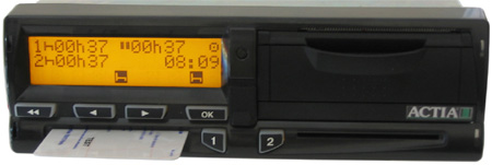 2) Les chronotachygraphes numériques : Voyant d alarme, témoin de contrôle Touches de navigation Sortie imprimante Installés obligatoirement sur tous les nouveaux véhicules depuis le 1 er mai 2006.