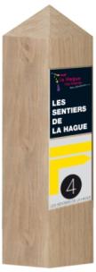 Vaux ; Auderville ; Jobourg ; Vauville. Le balisage est jaune, des auto-collants ont été ajoutés sur différents types de supports ainsi que de la peinture.