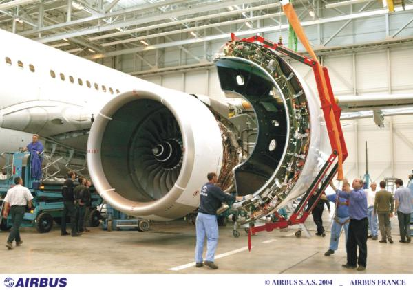 Motorisation L'A380 peut être équipé de deux types de moteurs : Rolls-Royce Trent 900 ou Le GP7000, fabriqué par Engine Alliance, dérive du GE90 et du PW4000[83].