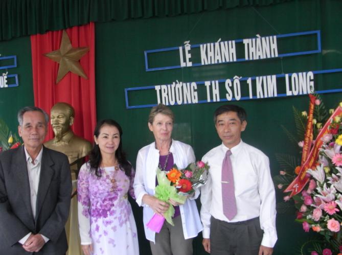 Elle a été mise en service à la rentrée scolaire de septembre et inaugurée le 28 septembre pendant ma mission, en présence de Monsieur Phan Trong Vinh, Président du Comité Populaire de la Ville de