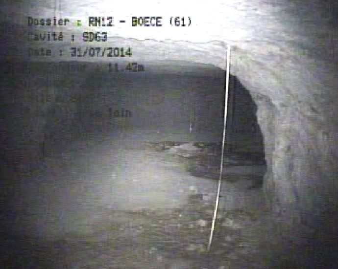 Auscultation par caméra de vides souterrains inaccessibles Un vide éclairé.