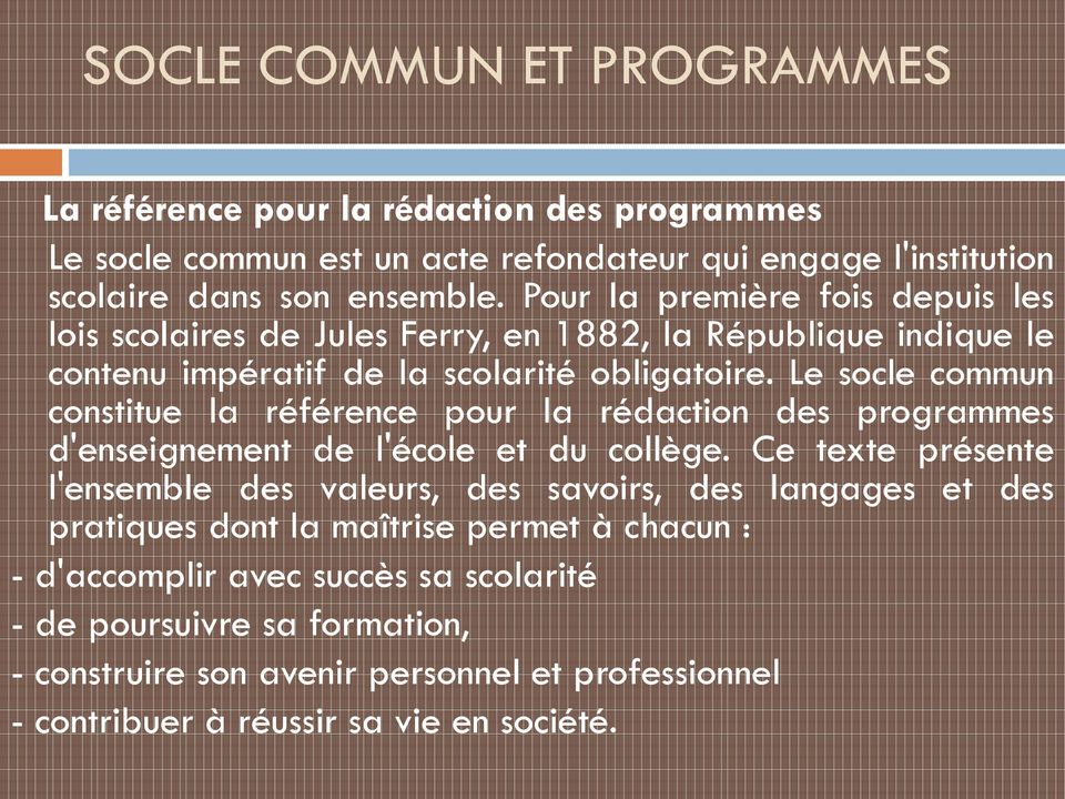 Le socle commun constitue la référence pour la rédaction des programmes d'enseignement de l'école et du collège.