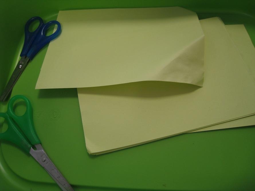 ATELIER AUTONOME N 28: CISEAUX ET PAPIERS Savoir utiliser une paire de ciseaux pour découper des morceaux de papiers,