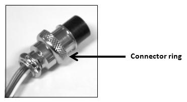 (e) Protéger la prise du connecteur à la prise de la borne en fermant la broche du connecteur (Schéma 6).