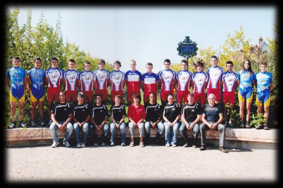 LE PÔLE ESPOIR CYCLISTE DE SAINT-AMAND-MONTROND Le Pôle Espoir Cycliste de Saint-Amand-Montrond est une structure d accueil pour la formation et l entraînement de cyclistes de bon niveau dans les