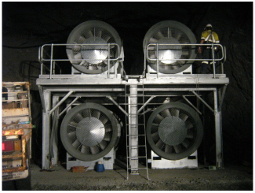 1.1. QUELQUES GÉNÉRALITÉS SUR LES MACHINES AXIALES 3 Figure 1.2 Ventilateurs utilisés dans les ouvrages souterrains, (www.mtvent.com.au).